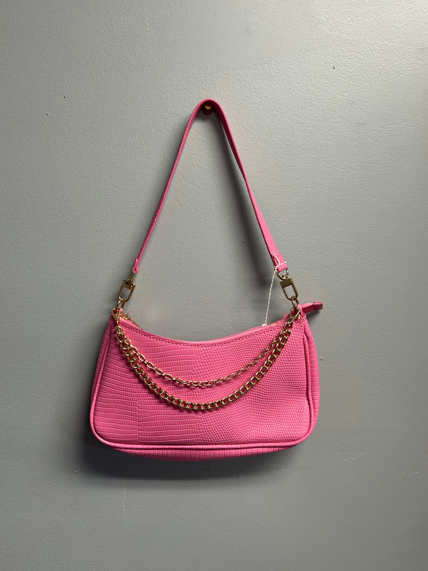 Bright pink croc-embossed shoulder bag with gold chain details